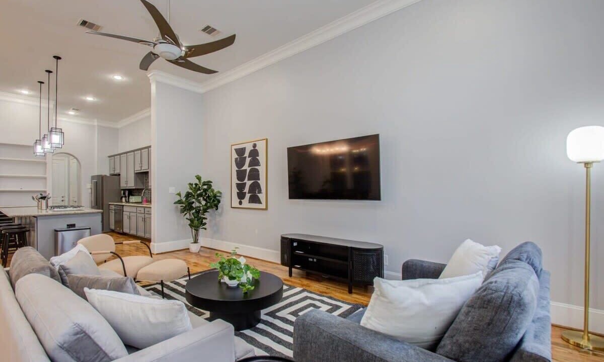 Photo of Livingroom in Washington Ave./ Memorial Park