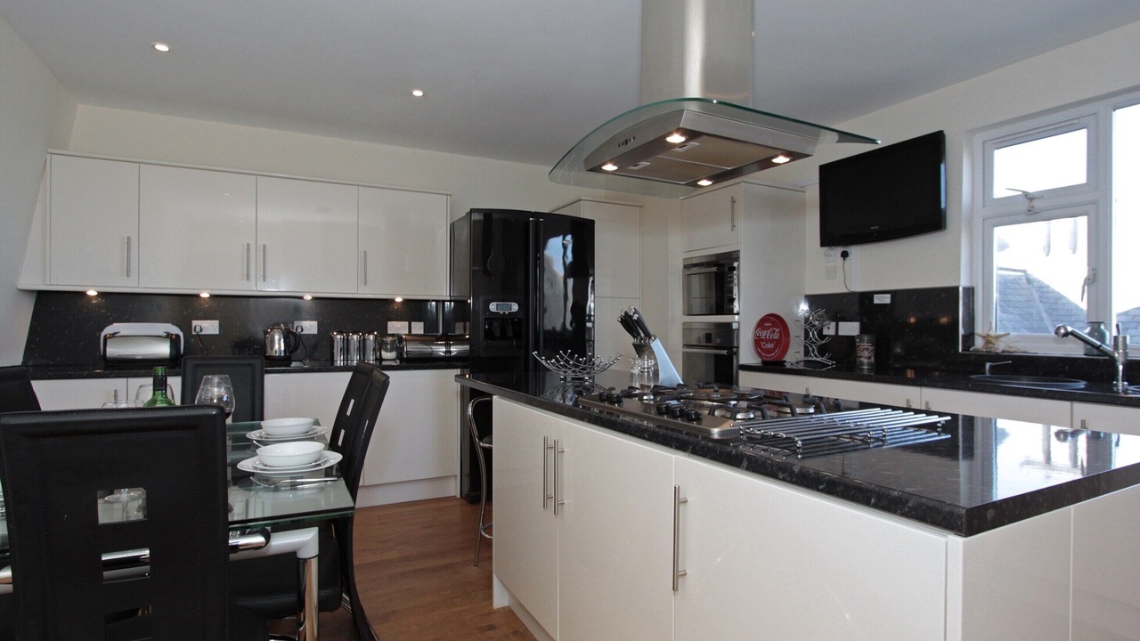 Photo of Others in Lusty Glaze