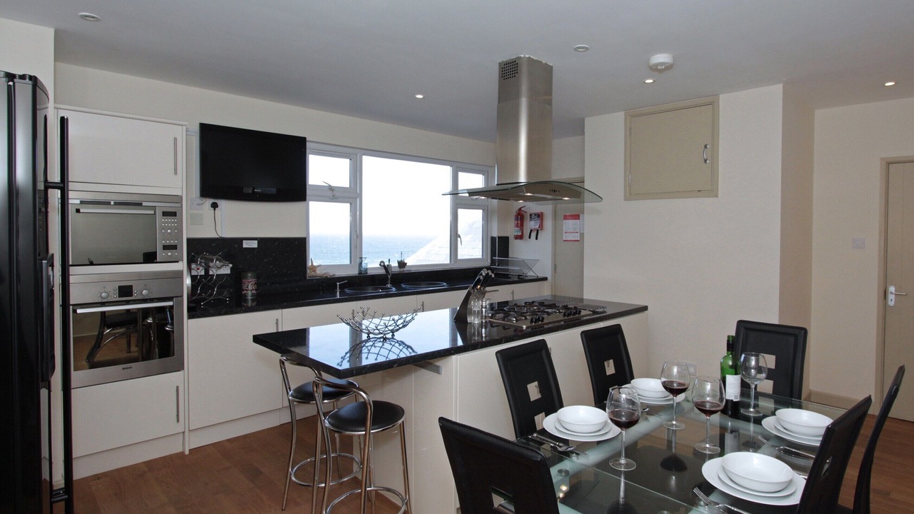 Photo of Others in Lusty Glaze