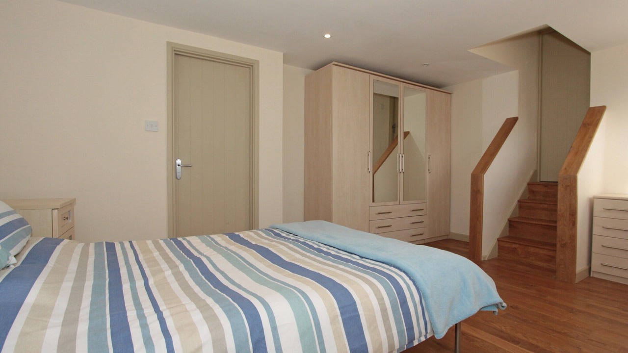 Photo of Others in Lusty Glaze