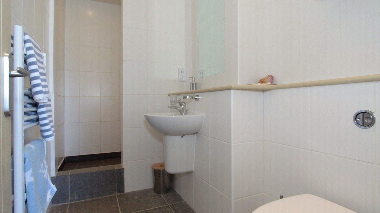 Photo of Others in Lusty Glaze