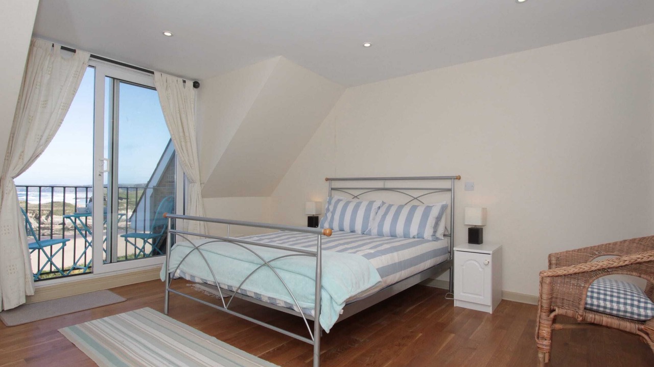 Photo of Others in Lusty Glaze