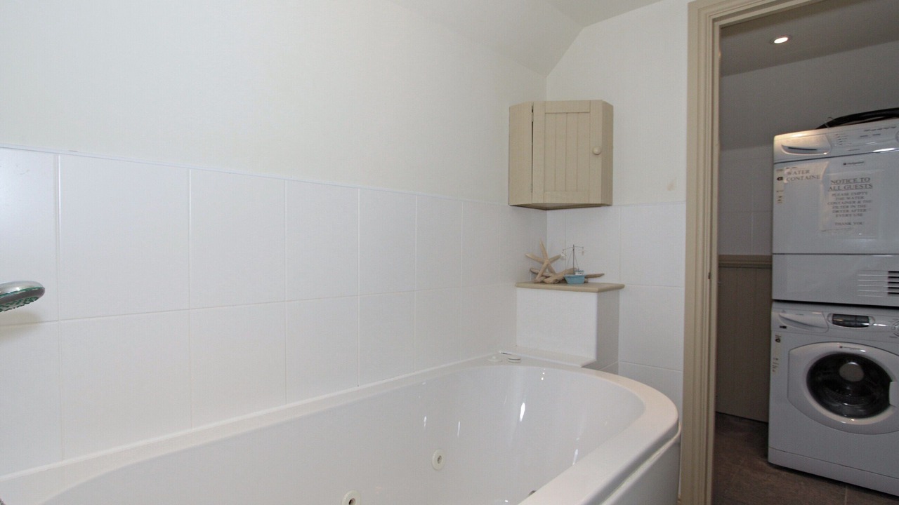 Photo of Bathroom in Lusty Glaze