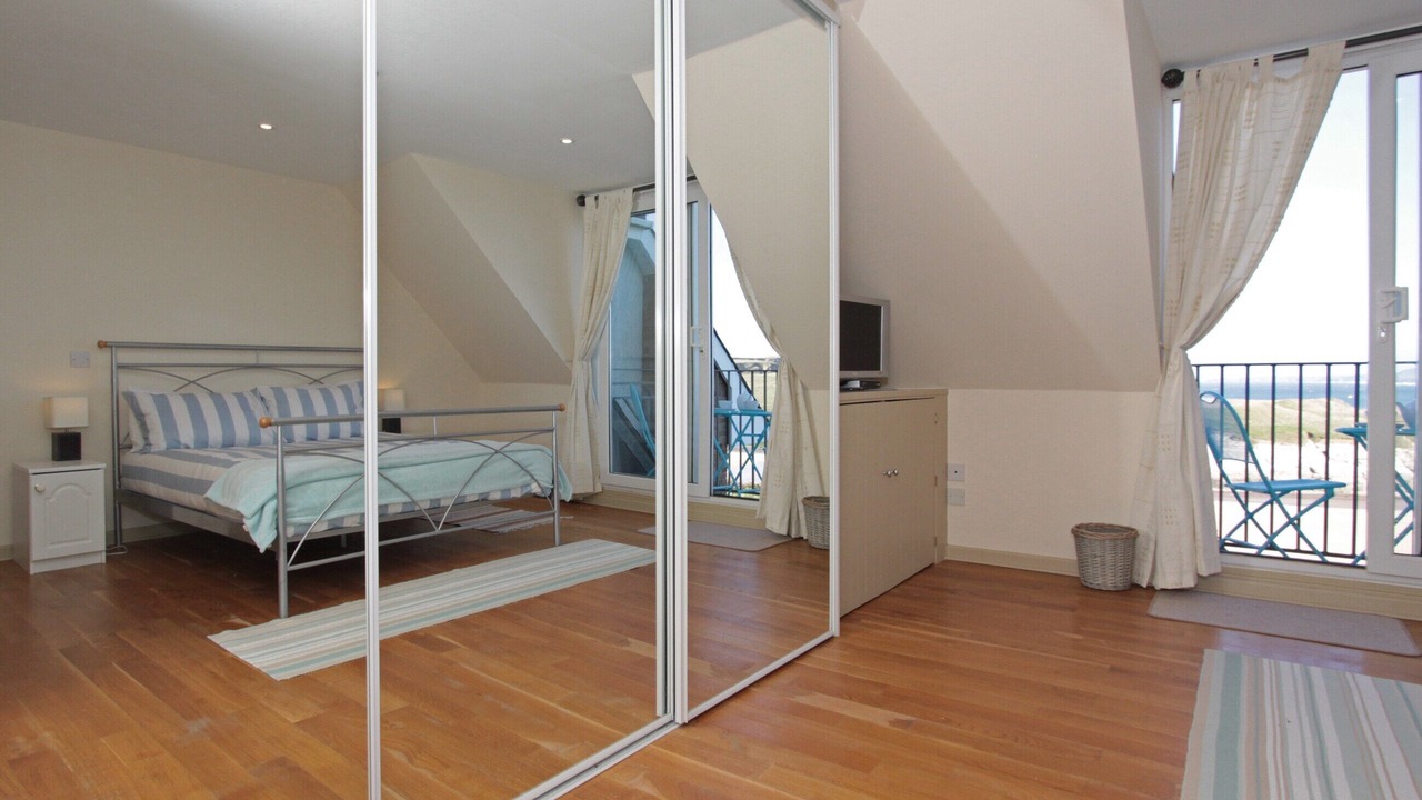 Photo of Others in Lusty Glaze