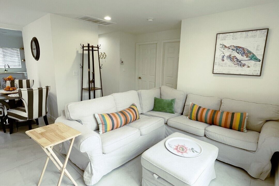 Photo of Livingroom in Van Nuys