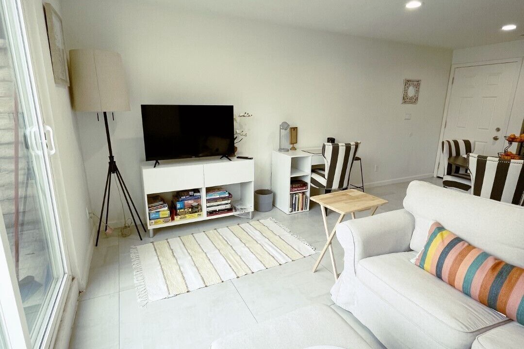 Photo of Livingroom in Van Nuys