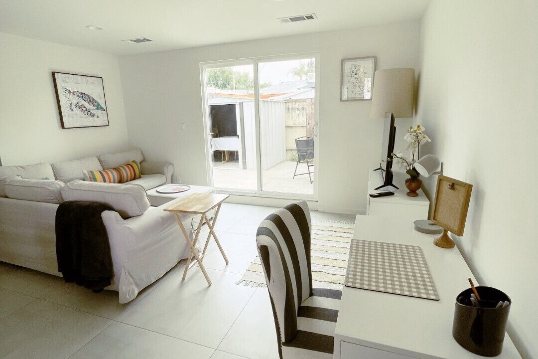 Photo of Livingroom in Van Nuys