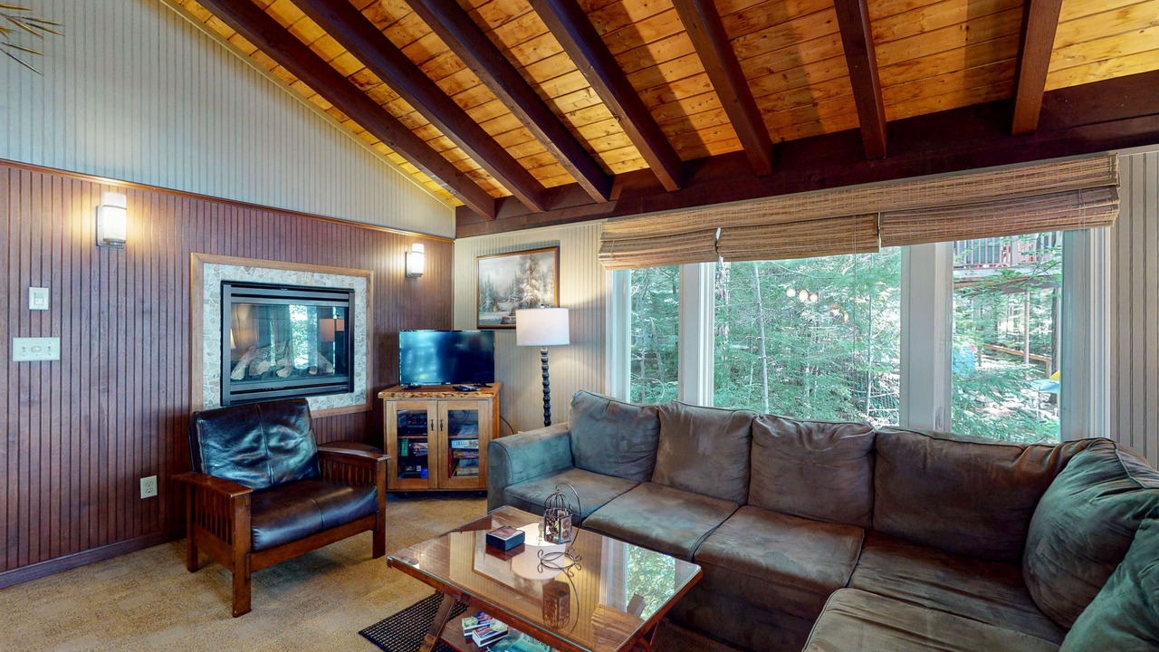 Photo of Livingroom in Meredith