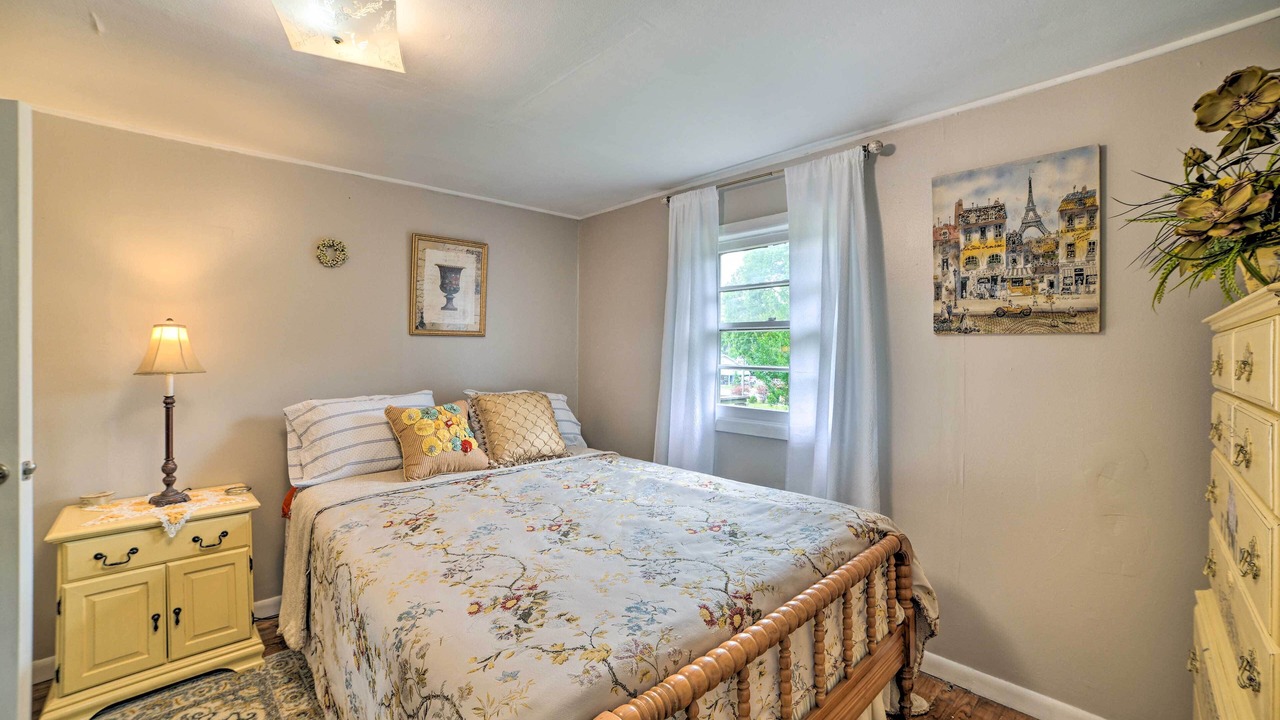 Photo of Bedroom in Grand Rivers