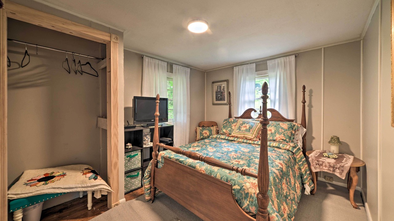Photo of Bedroom in Grand Rivers