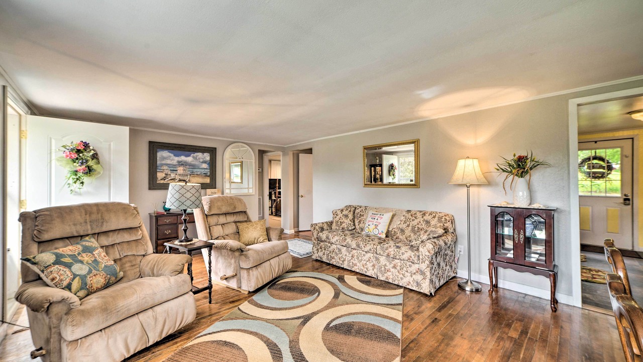 Photo of Livingroom in Grand Rivers