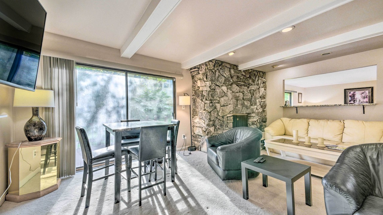 Photo of Livingroom in West Bloomfield