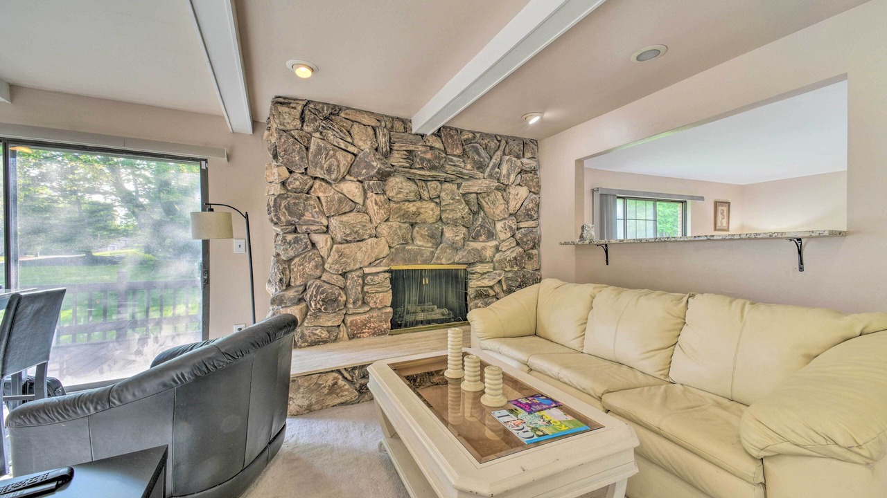 Photo of Livingroom in West Bloomfield