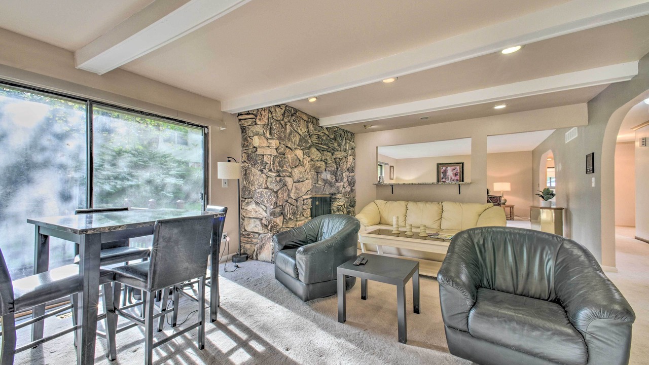 Photo of Livingroom in West Bloomfield