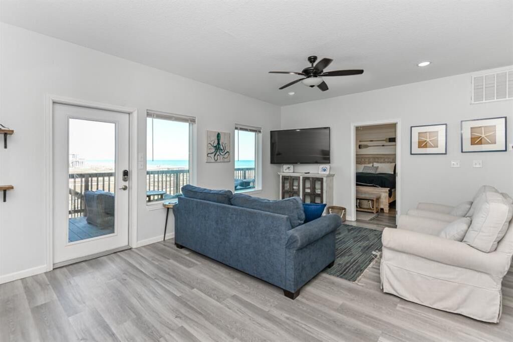 Photo of Livingroom in Surfside Beach