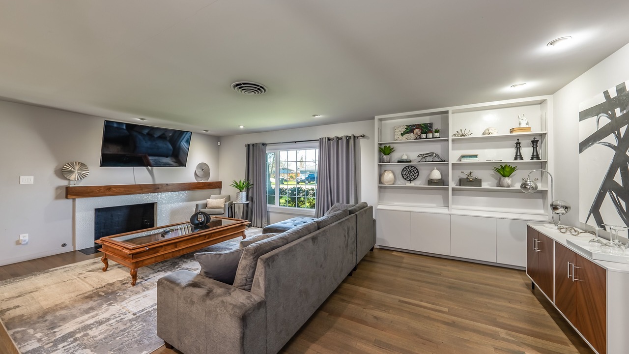 Photo of Livingroom in Hanford
