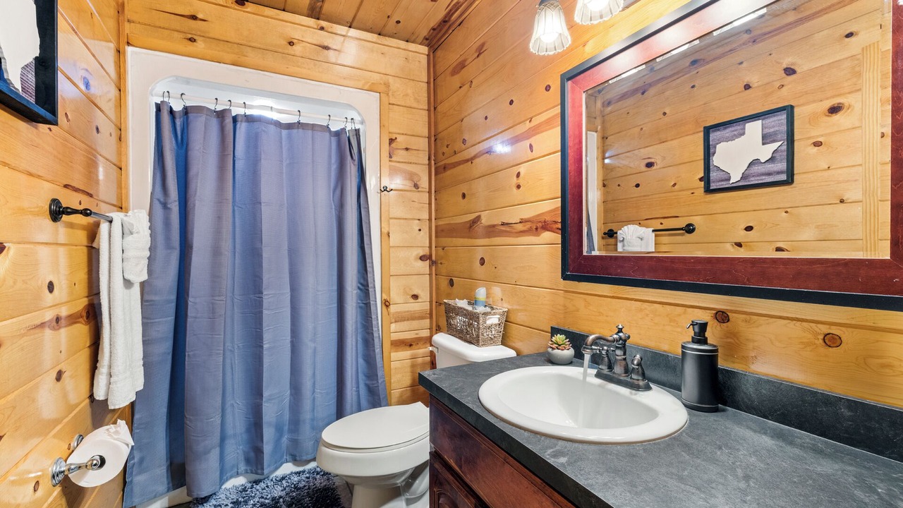 Photo of Bathroom in Broken Bow