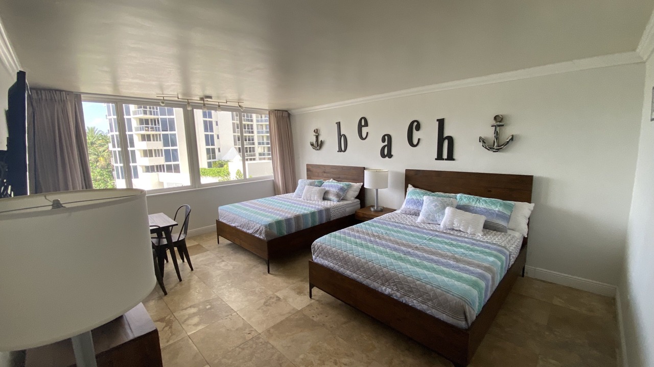Photo of Bedroom in Golden Beach