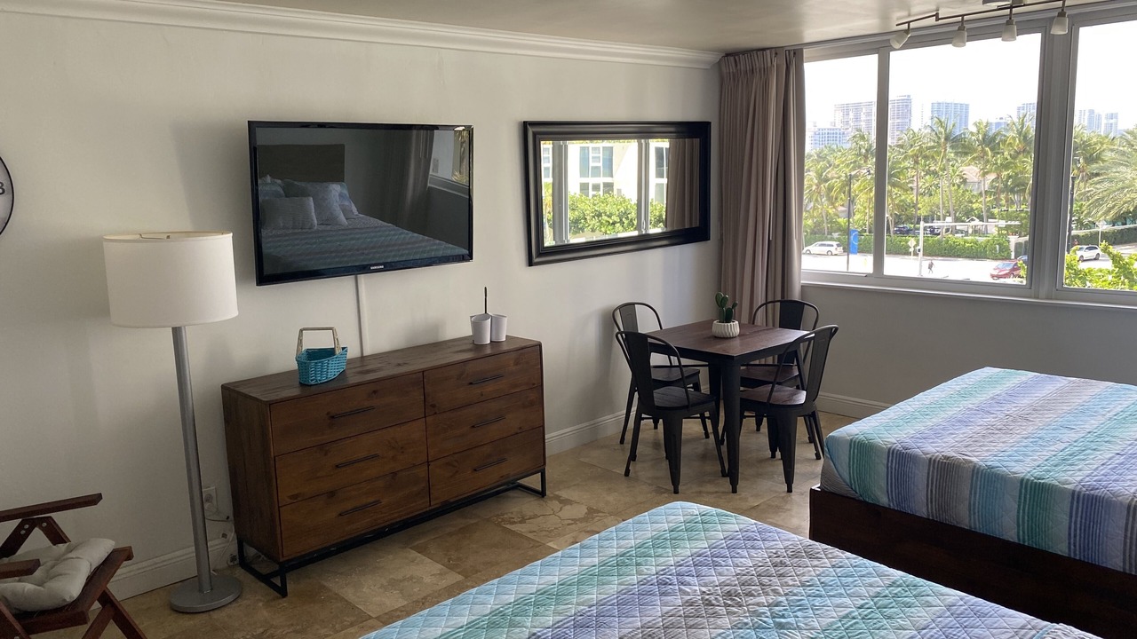 Photo of Bedroom in Golden Beach