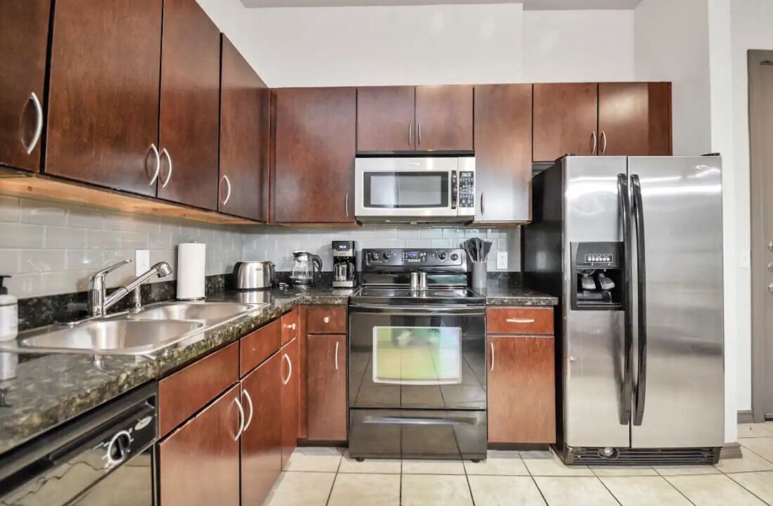 Photo of Kitchen in Greenway Plaza-Upper Kirby