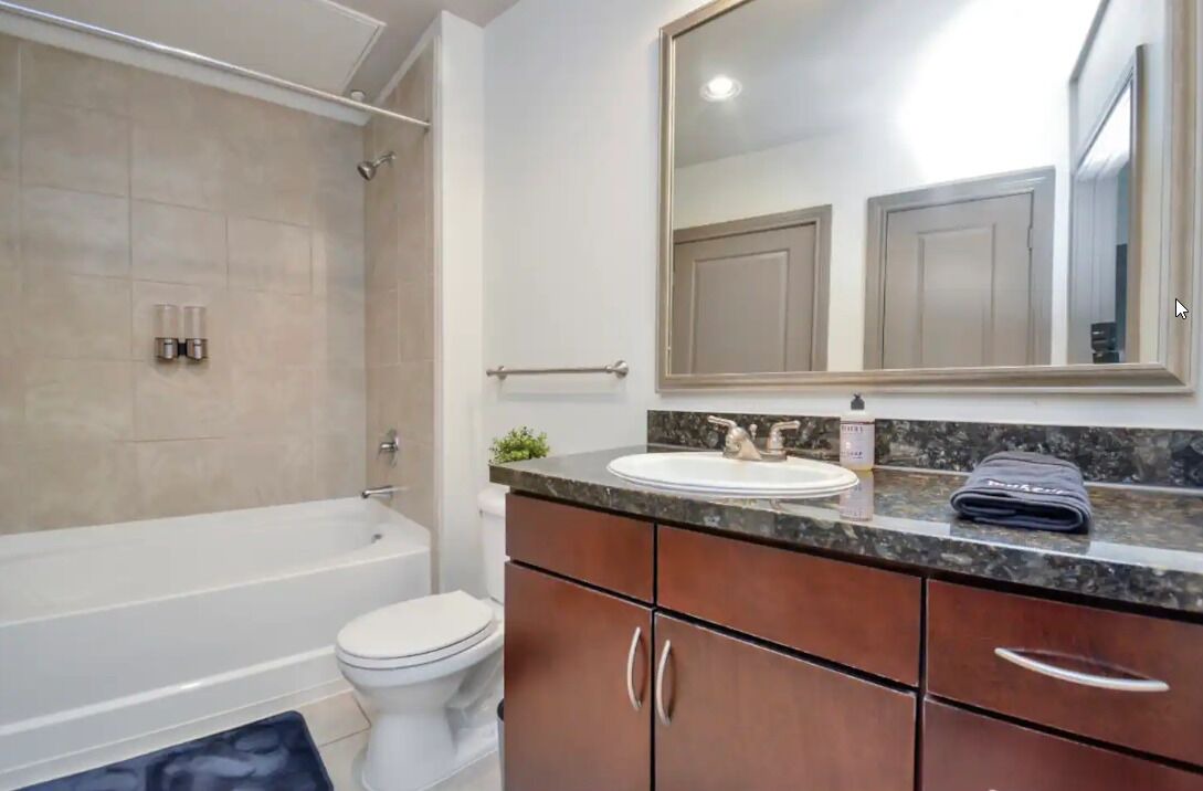 Photo of Bathroom in Greenway Plaza-Upper Kirby