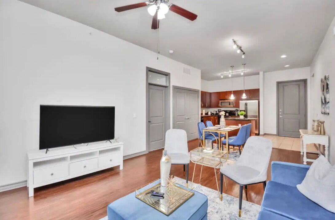 Photo of Livingroom in Greenway Plaza-Upper Kirby