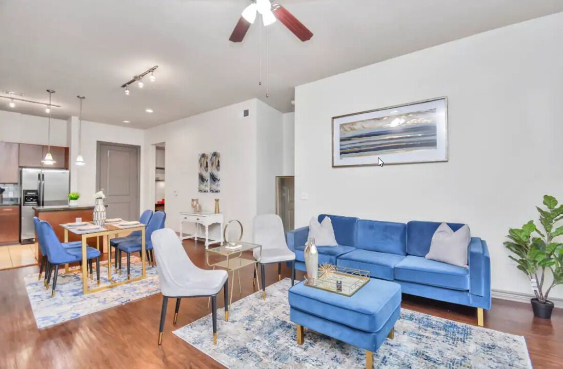 Photo of Livingroom in Greenway Plaza-Upper Kirby