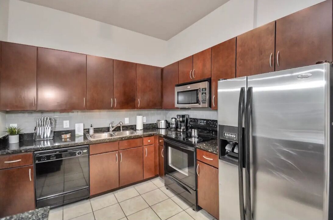 Photo of Kitchen in Greenway Plaza-Upper Kirby