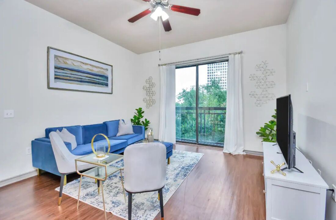 Photo of Livingroom in Greenway Plaza-Upper Kirby