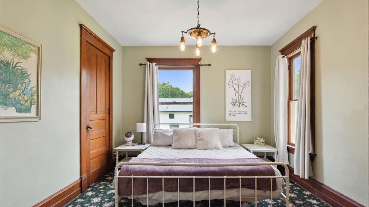 Photo of Bedroom in Pella