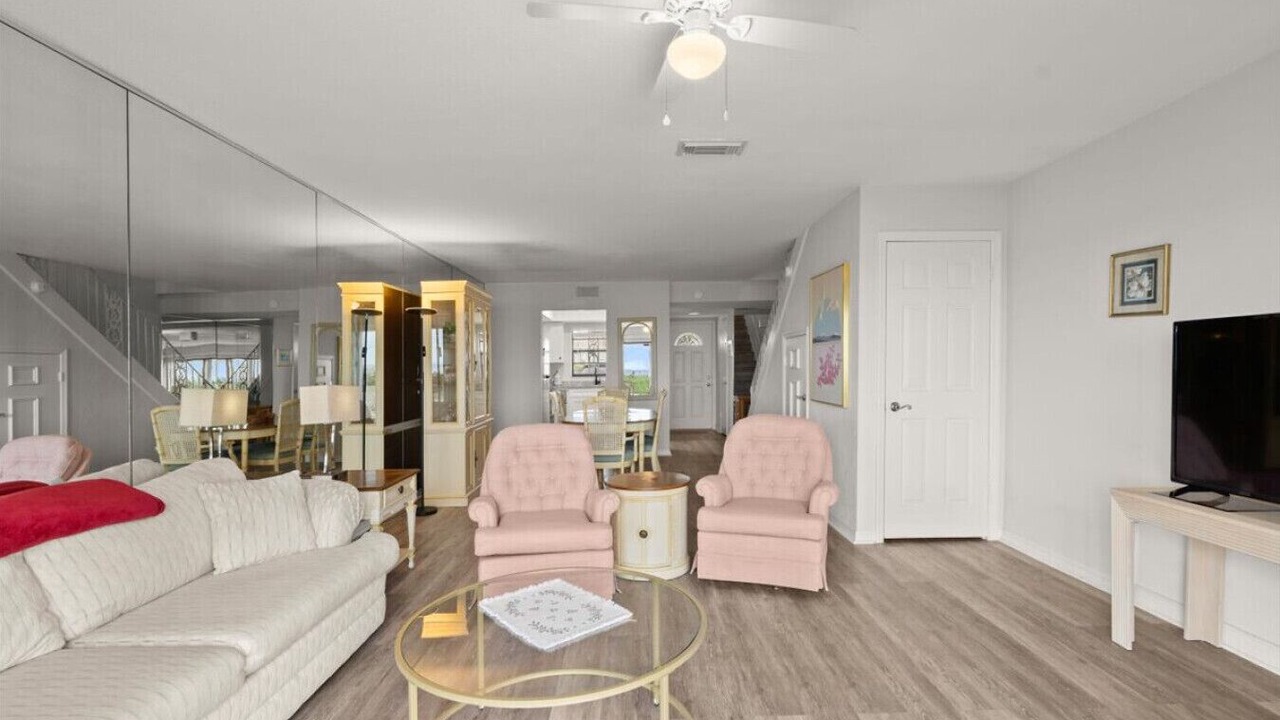 Photo of Livingroom in Southern Shores