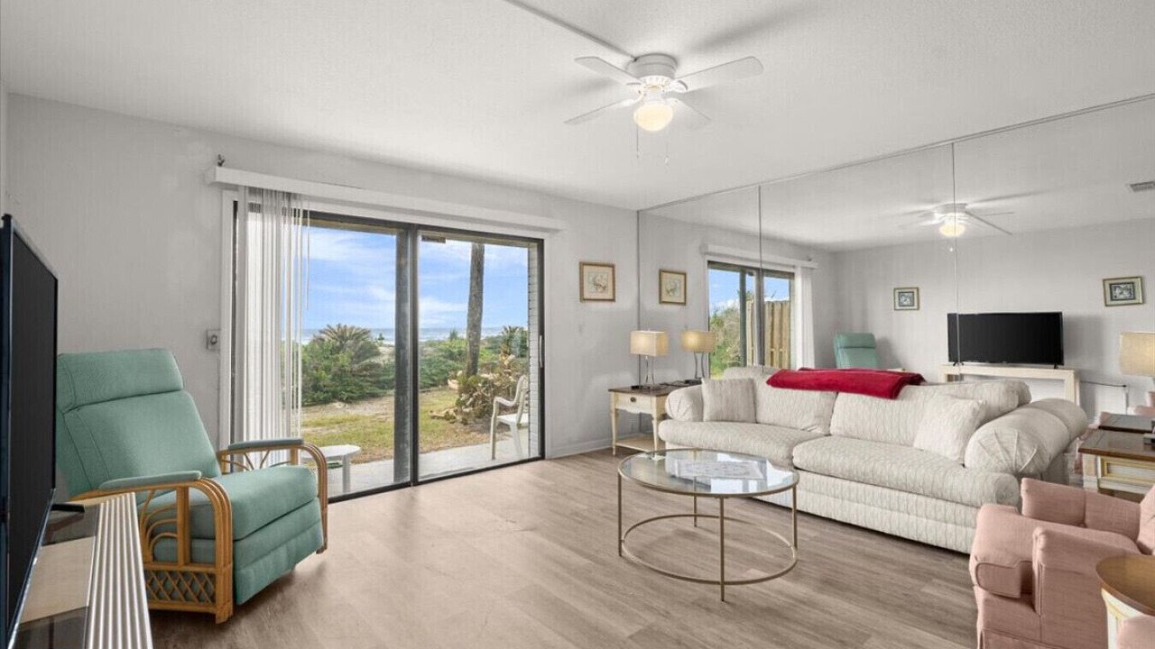 Photo of Livingroom in Southern Shores