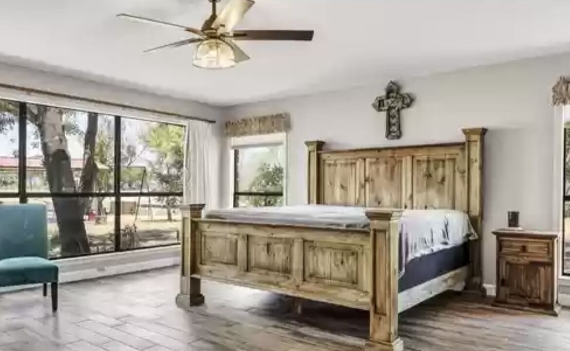 Photo of Bedroom in Tow
