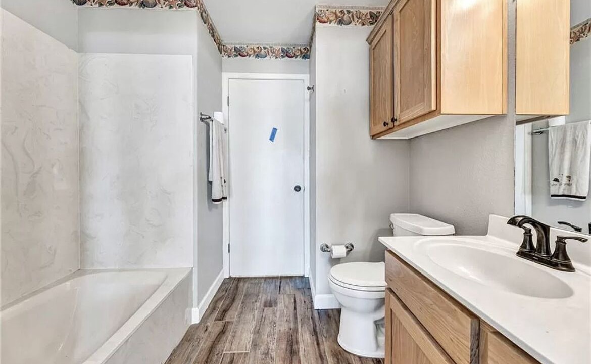 Photo of Bathroom in Tow