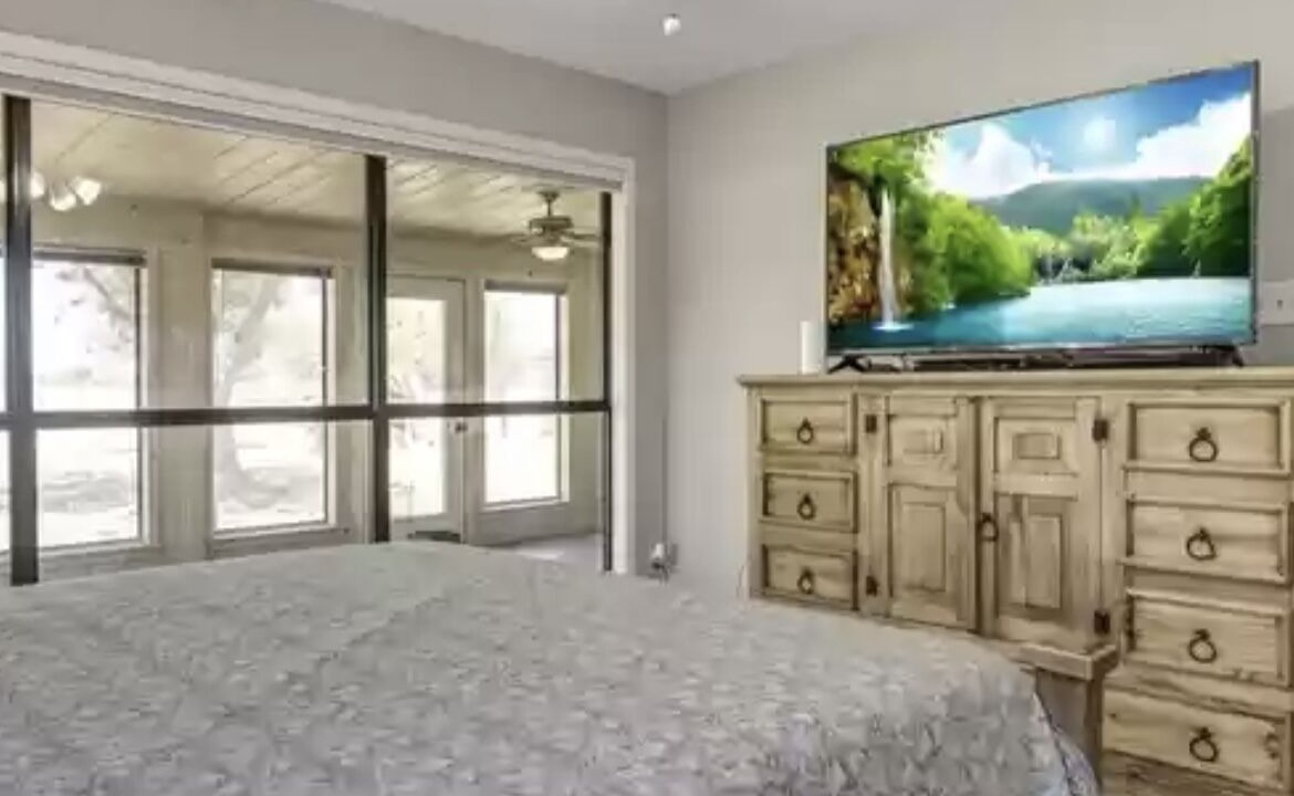 Photo of Bedroom in Tow