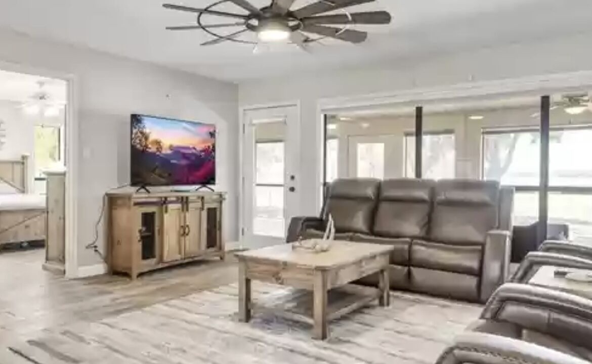Photo of Livingroom in Tow