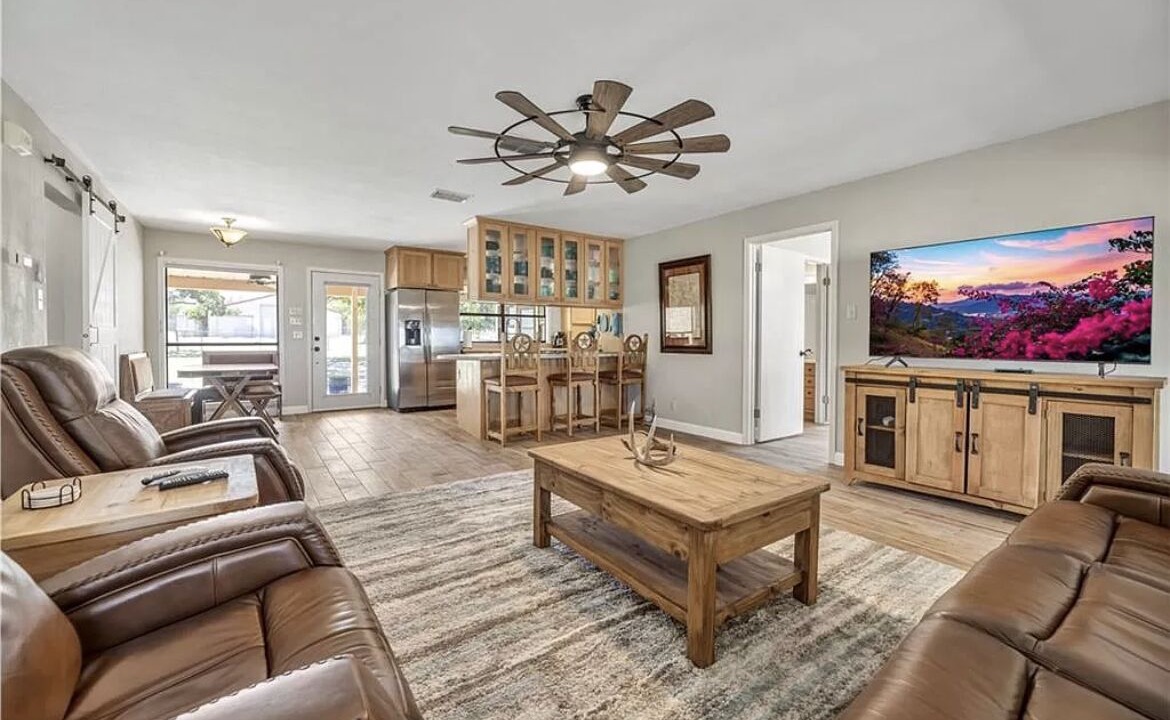 Photo of Livingroom in Tow