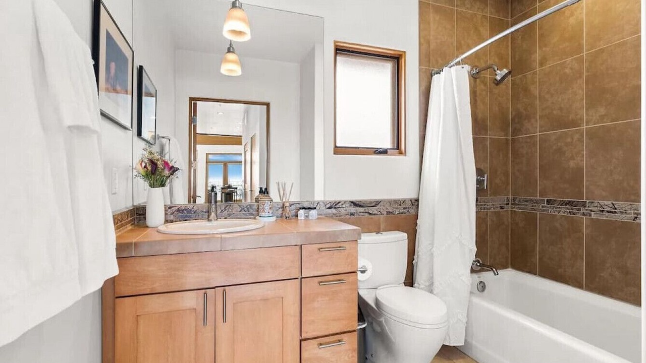 Photo of Bathroom in South Capitol