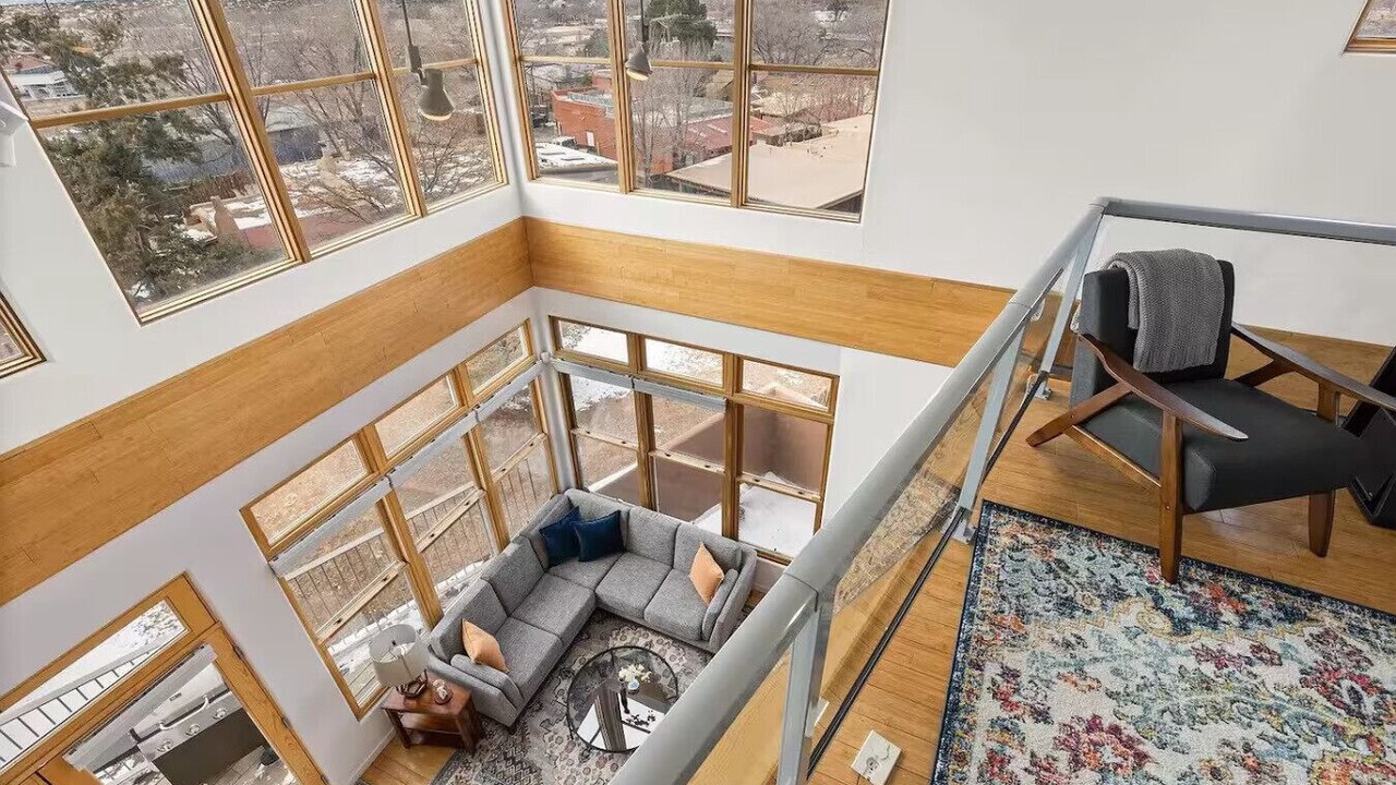 Photo of Livingroom in South Capitol