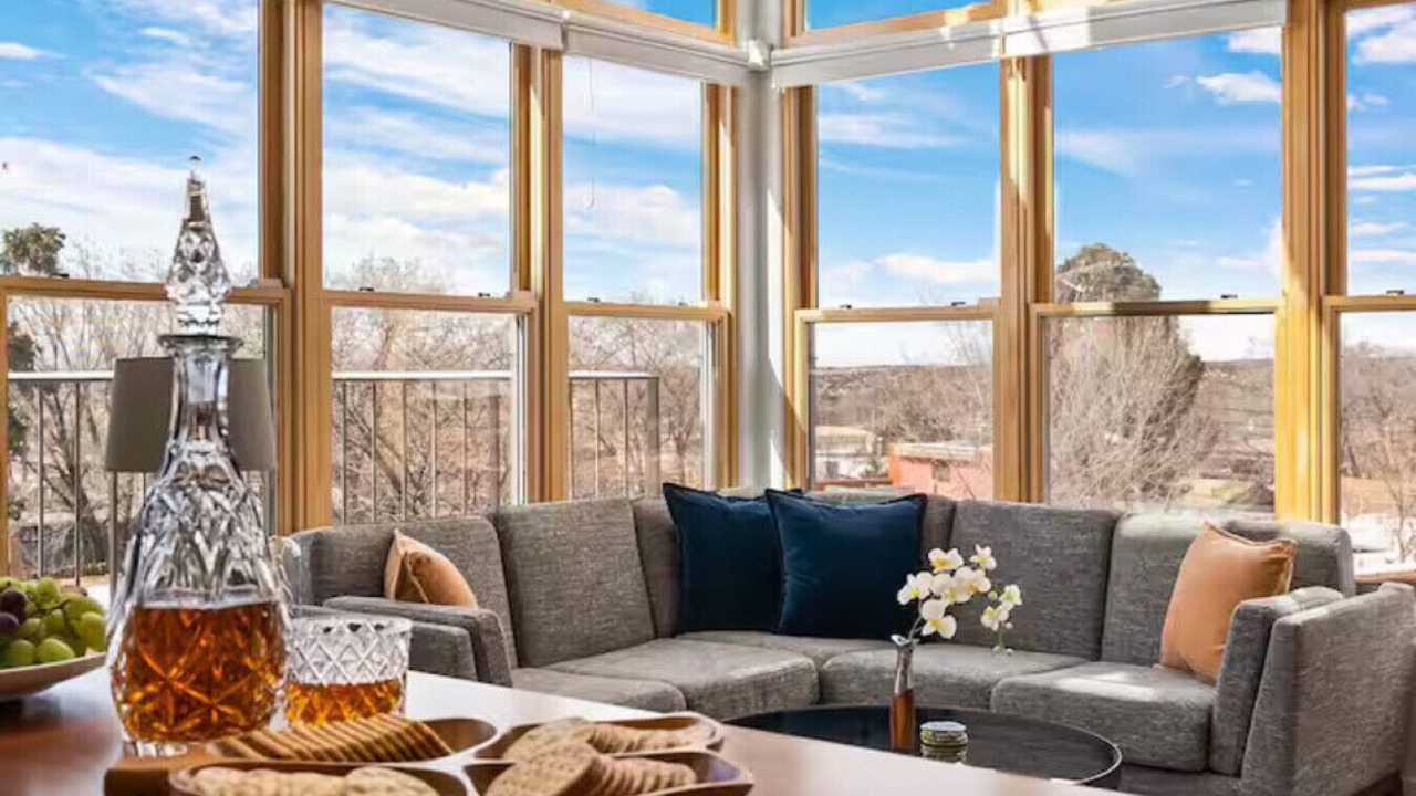 Photo of Livingroom in South Capitol