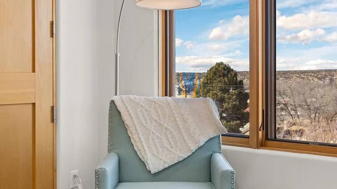 Photo of Livingroom in South Capitol