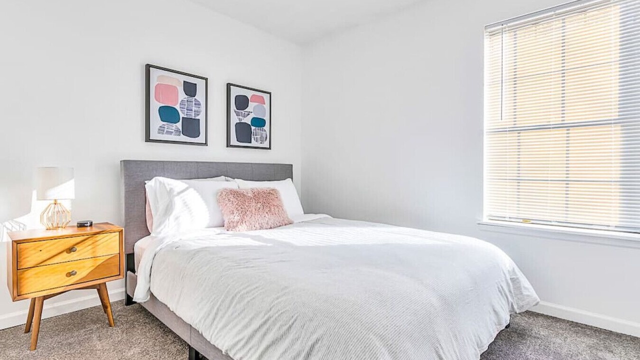 Photo of Bedroom in Leslie Estates