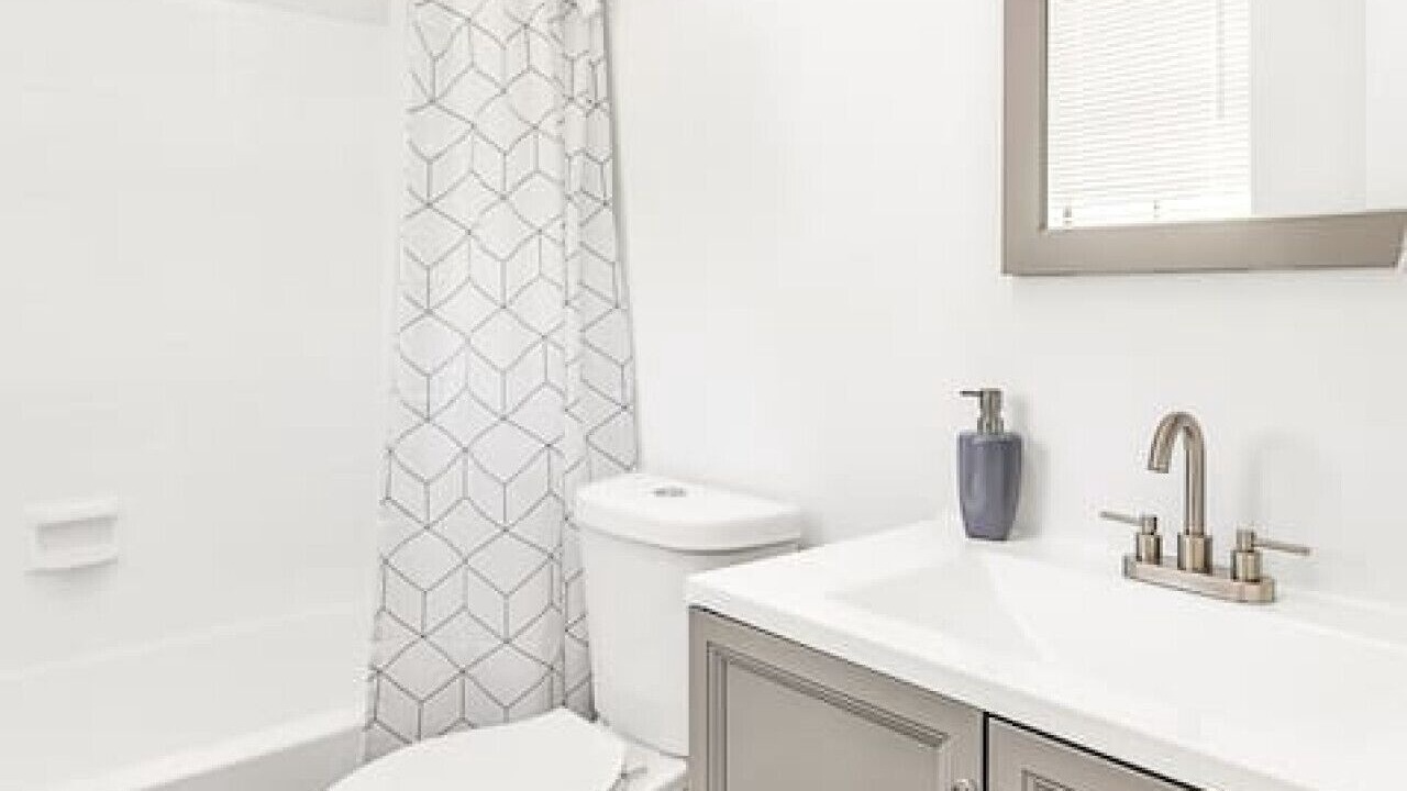 Photo of Bathroom in Leslie Estates