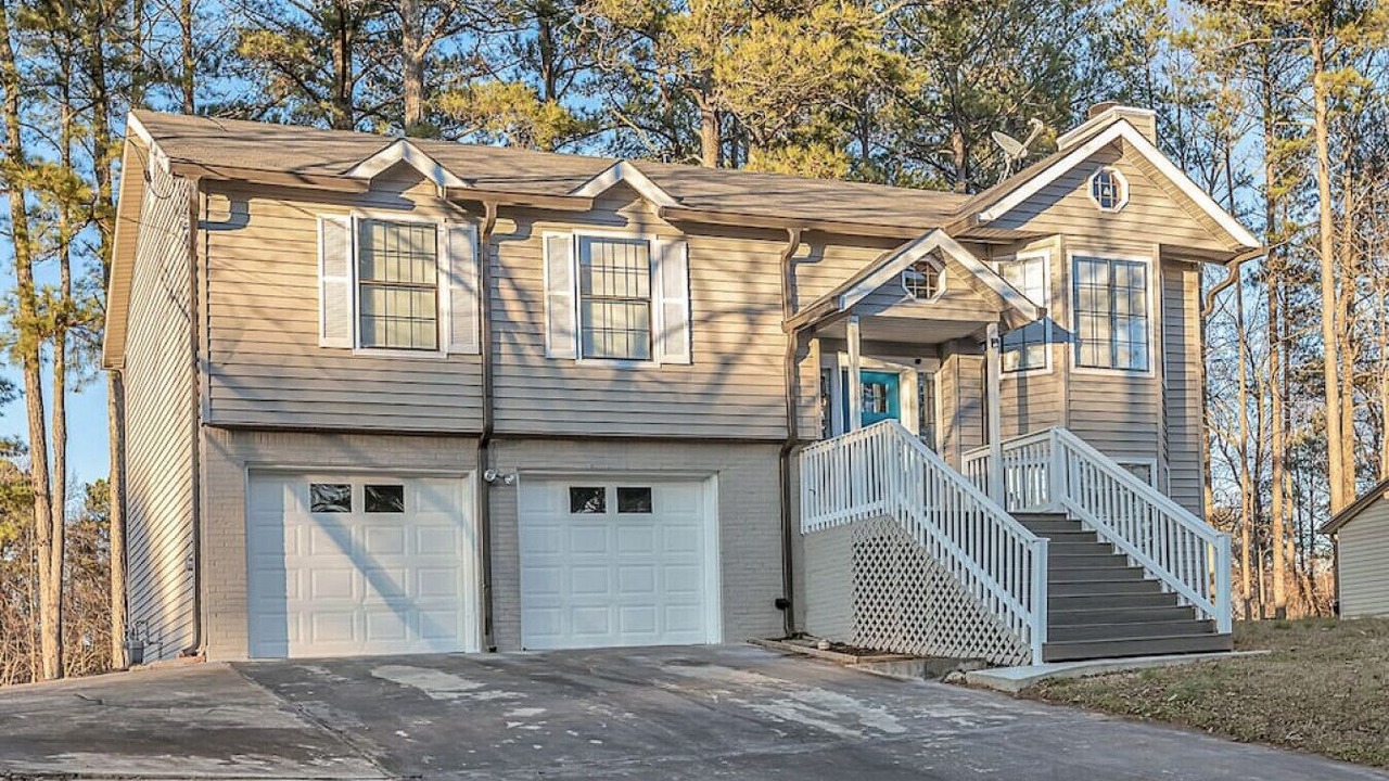 Photo of Outdoor in Leslie Estates