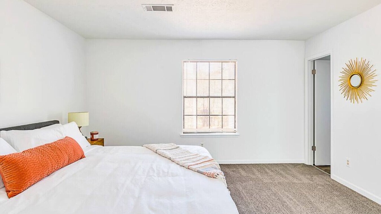 Photo of Bedroom in Leslie Estates