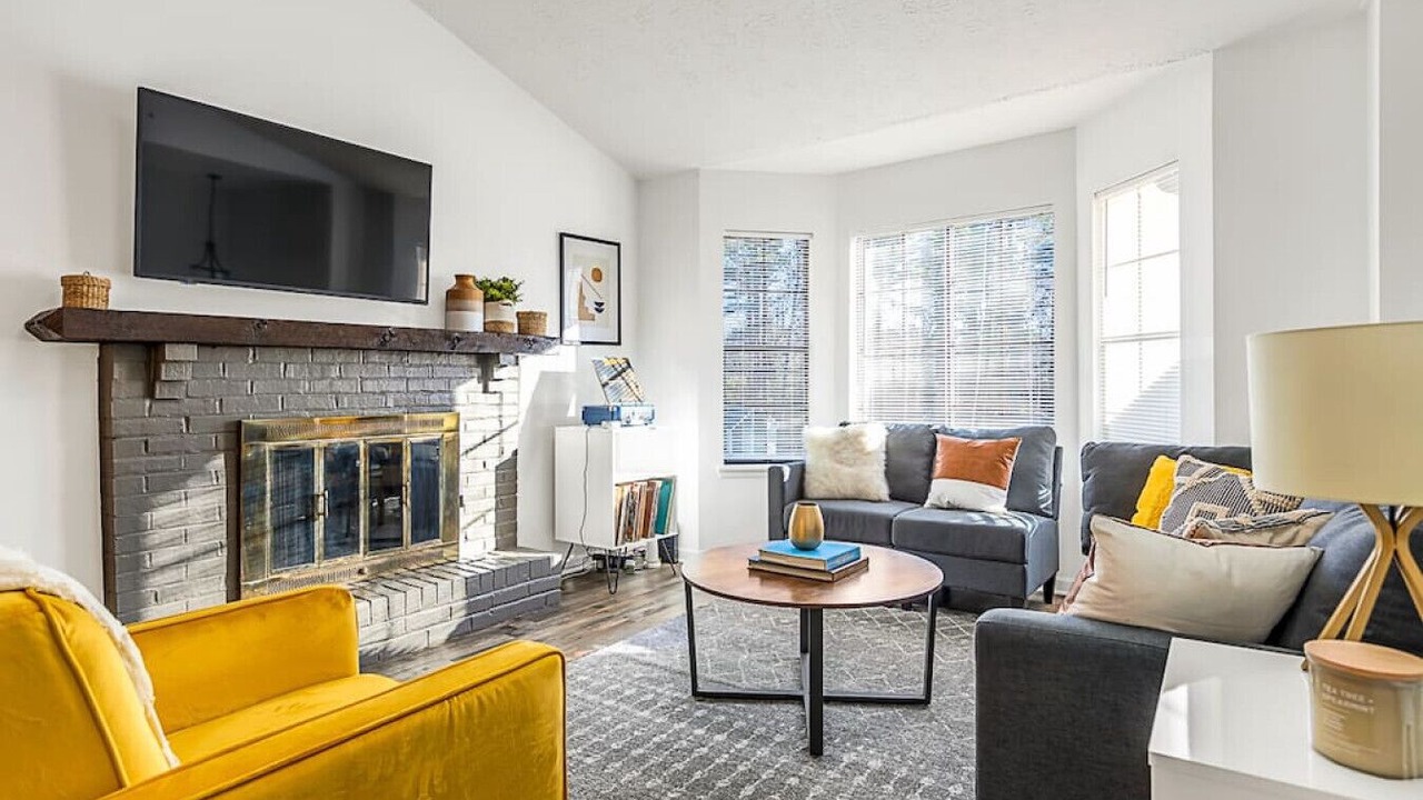 Photo of Livingroom in Leslie Estates