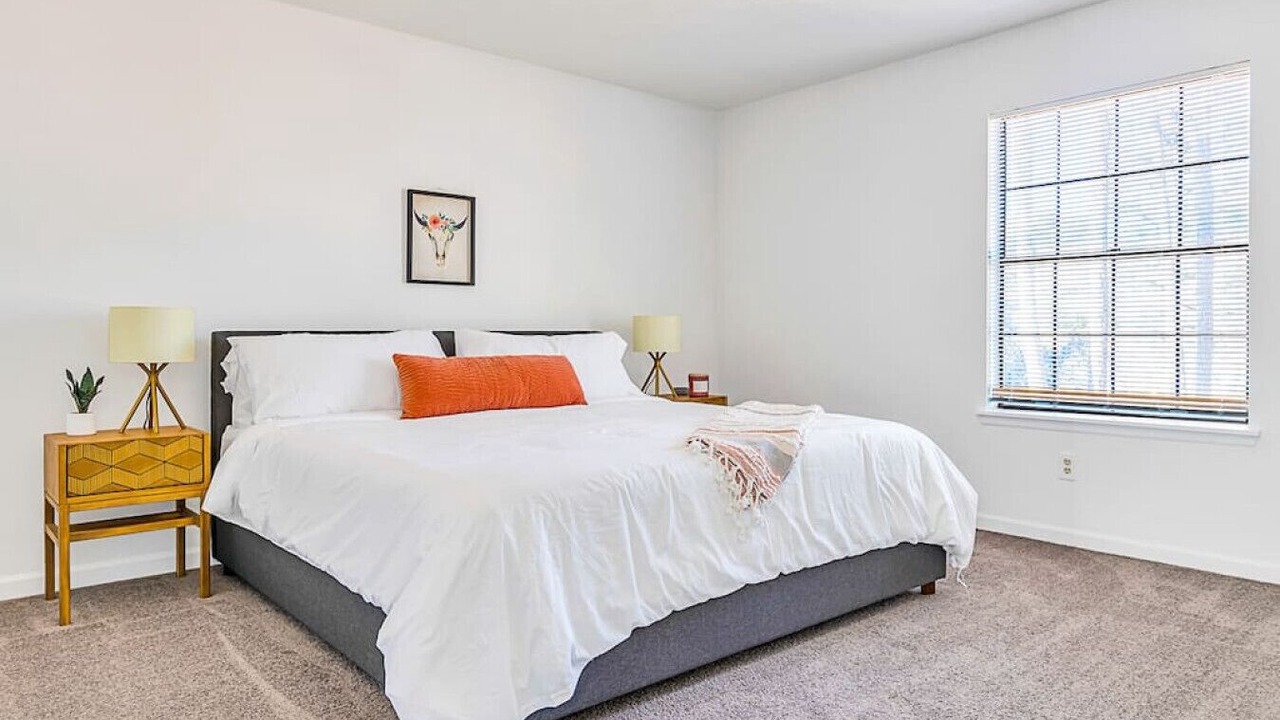 Photo of Bedroom in Leslie Estates