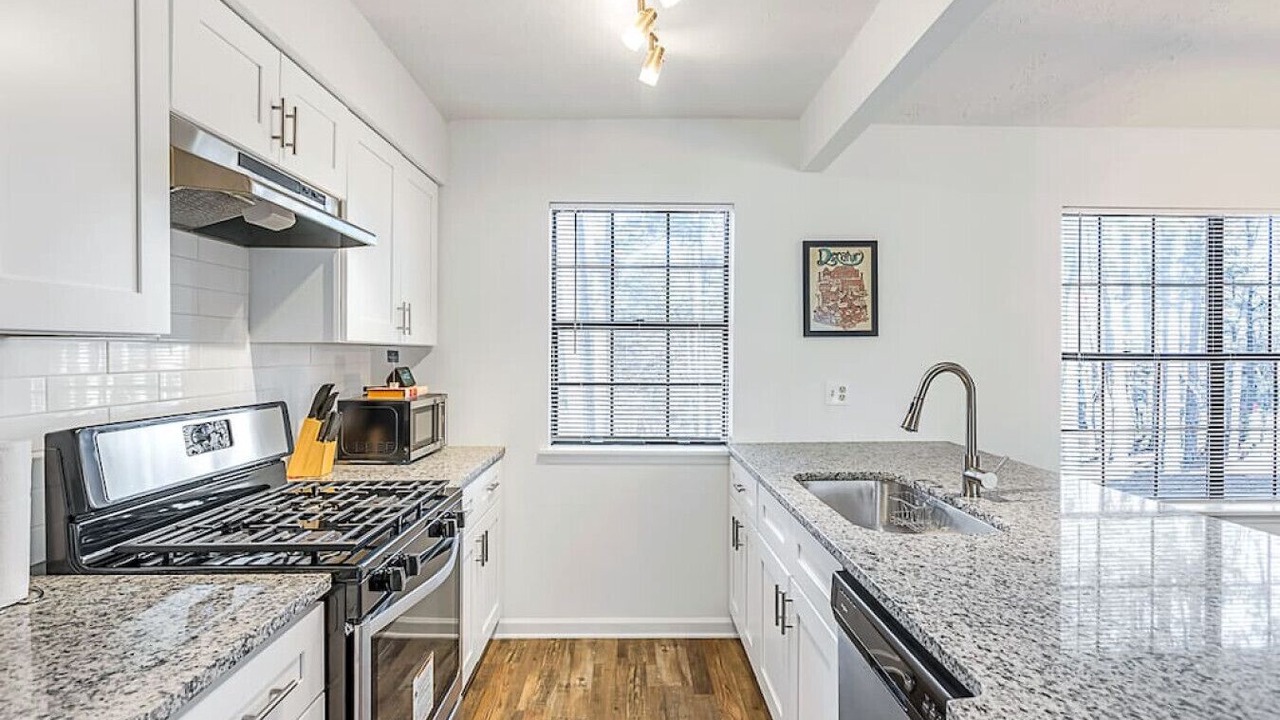 Photo of Kitchen in Leslie Estates