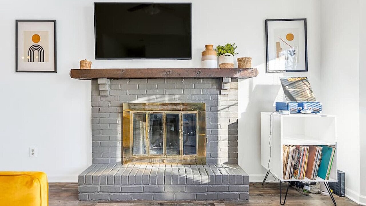 Photo of Livingroom in Leslie Estates