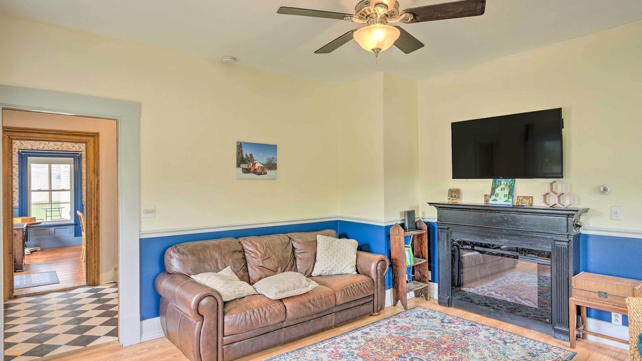 Photo of Livingroom in Guildhall